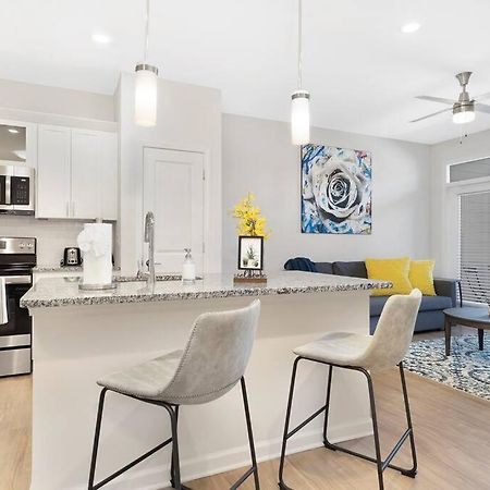 Stylish New Condo In Concord Exterior photo